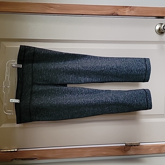 Under Armour Pants - Large women's Under Armour capri leggings dark blueish gray